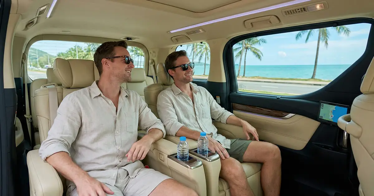 ห้องโดยสารหรูหรา - SunSeaRapidsCare บริการเช่ารถตู้ VIP